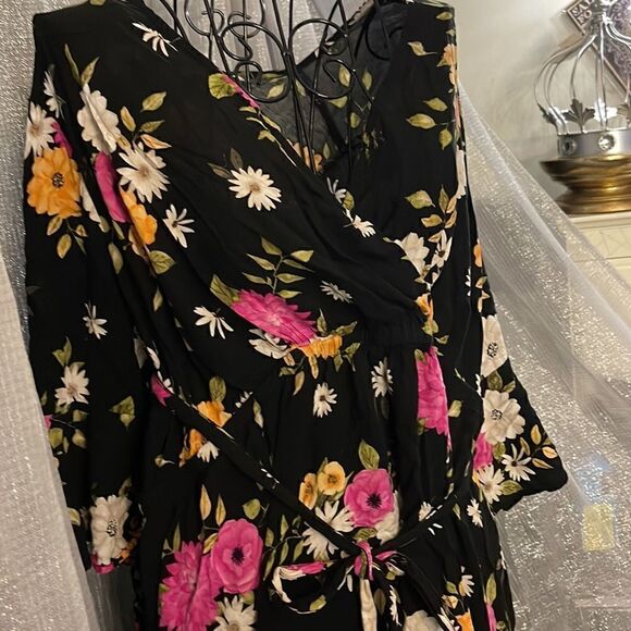 Torrid Challis wrap babydoll shirt/top/blouse sz 3 plus size 2-3xl black floral - Picture 4 of 4
